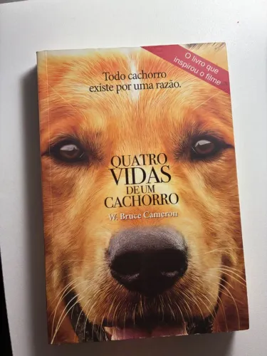 Livro Quatro vidas de um cachorro em otimo estado
