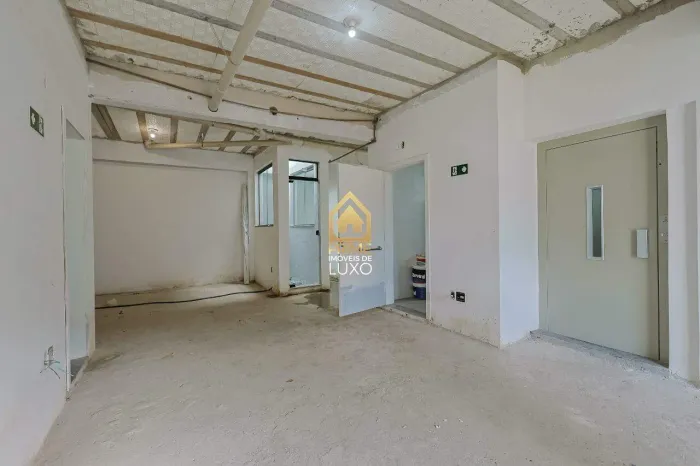 Casa comercial com para locação no bairro Prado