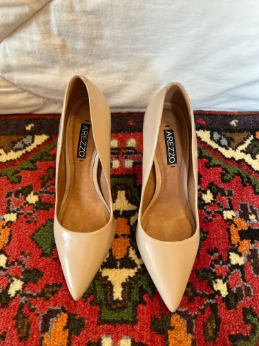 Scarpin Arezzo verniz 