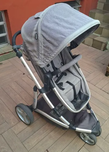 Carrinho de bebê Infanti Trio + bebê conforto isofix