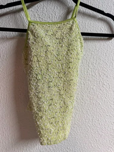 Regata estilo Cropped Luxo Bordado com Miçangas e Renda Verde Lima - Peça Exclusiva