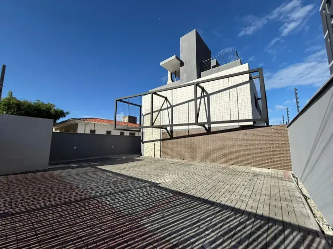 Sua casa triplex no Bairro dos Estados: Espaço, conforto e lazer privativo com Jacuzzi!