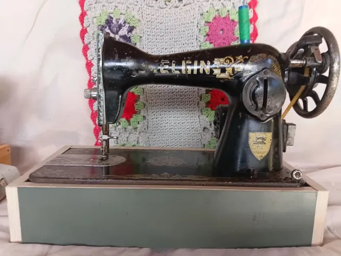 Máquina de costura antiga 
