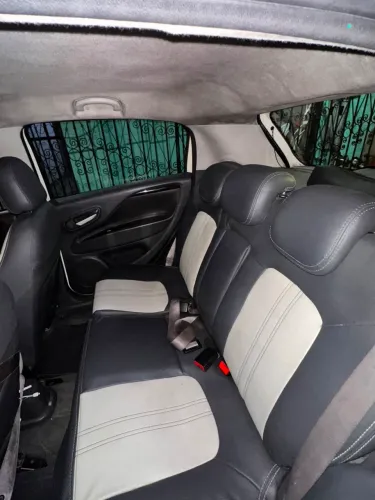 Fiat Punto Essence 1.6 Flex 16V 5P 2014