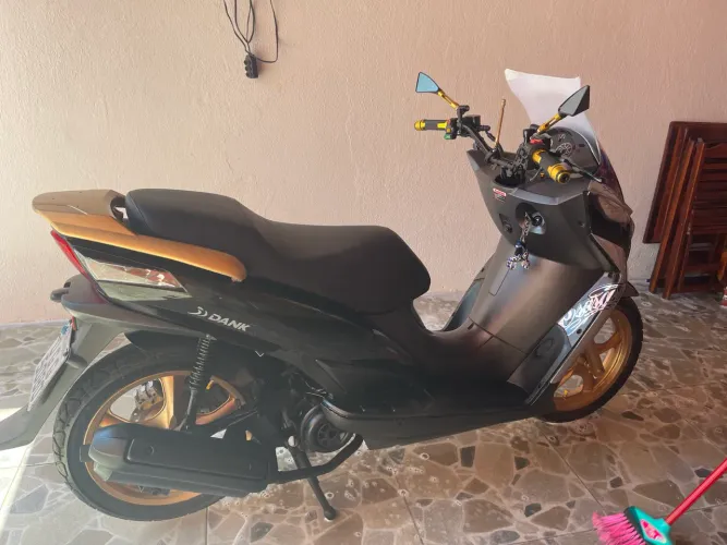 Promoção de Momento scooter Dank
