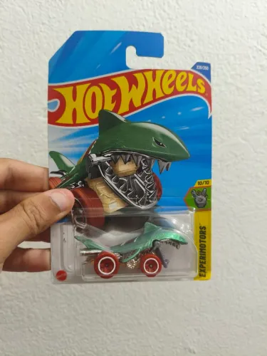 Shark bite Hotwheels T-hunt 