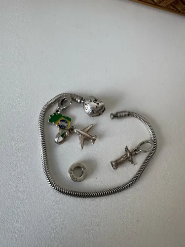 Pulseira pandora e berloques
