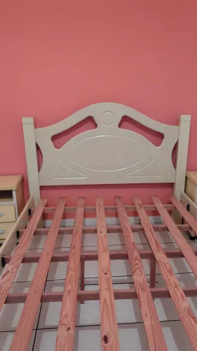 Cama de casal de marfim