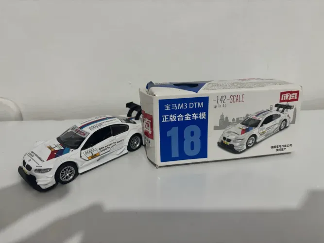 Miniatura BMW M3 novíssima
