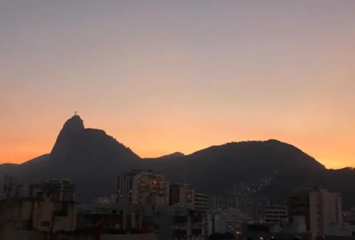 Condomínio EASY WAY - Rua da Passagem - Botafogo-RJ Excelente cobertura com 2 quartos(2suí