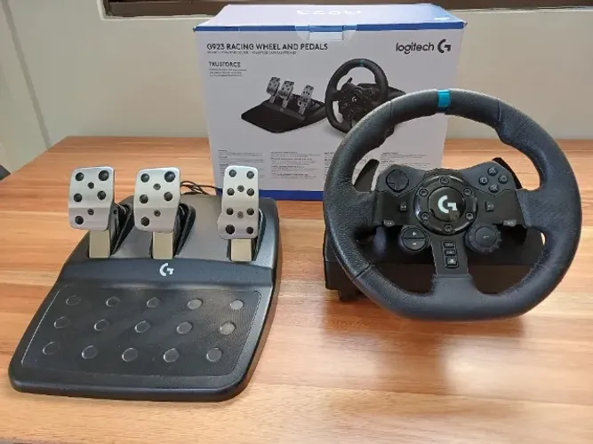 Volante Logitech G923 para PS5, PS4 e PC