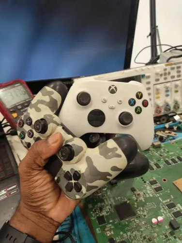 Especialista em Reparo de Controles PS e Xbox | Conserto de Analógico (Drift)