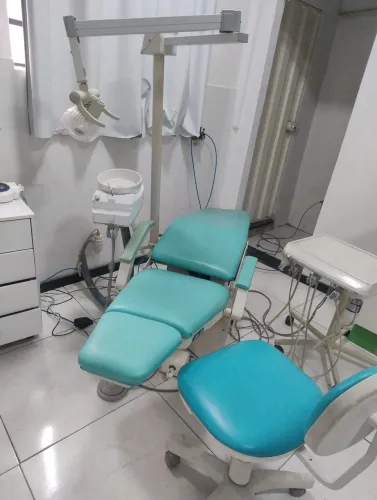 Consultório Odontológico Completo (Cadeira + Mocho + Equipo + Refletor)