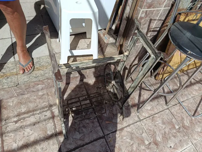 Pé máquina de ferro