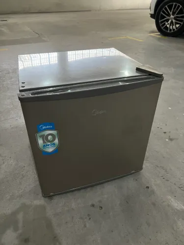 Frigobar Midea