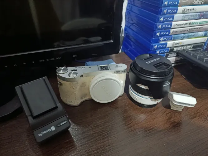 Samsung NX300M + Lente 18-55mm OIS + Flash | Kit Completo