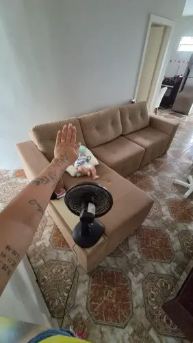 VENDO SOFÁ RETRÁTIL COM CHAISE - MUITO CONSERVADO.