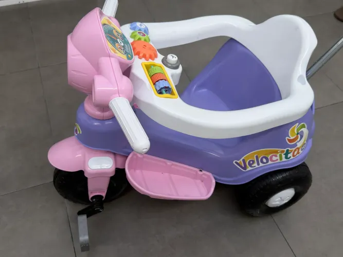Carrinho triciclo velocista