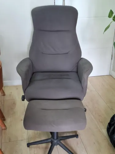 Poltrona reclinável giratoria