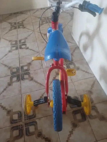 Vendo essa bicicleta boa infantil 120 reais aceito pix *02