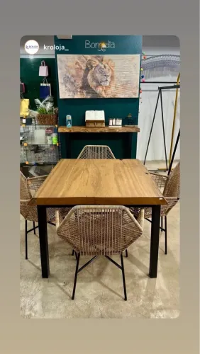 Mesa de madeira de lei 