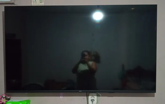 Tv smart com defeito para retirar peças e meses de uso