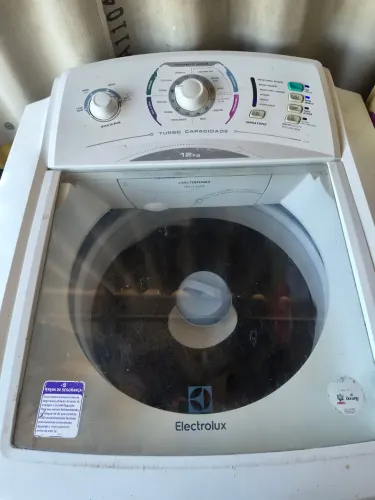 Máquina de Lavar Electrolux 12 kg - Ótimo Estado