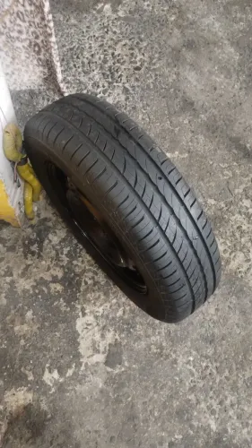 Roda com pneu 3 furos