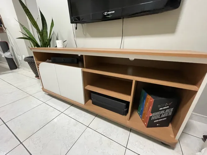 Rack para TV 150 cm x 63,3 cm - usado em excelente estado