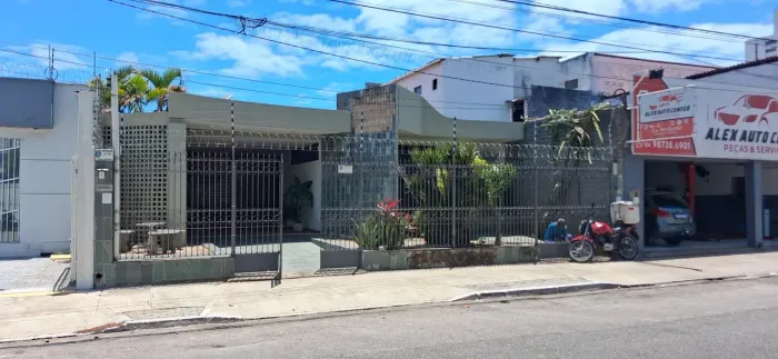 ALUGO CASA MOBILIÁDA NO BAIRRO DE LAGOA NOVA AO LADO DA POLÍCIA RODOVIÁRIA FEDERAL
