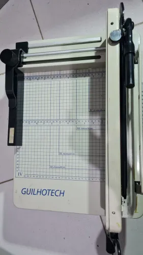 Guilhotina semi industrial