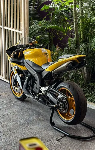 R1 1000cc bem conservada e revisada.