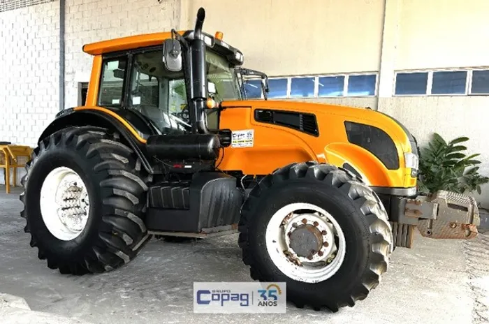Trator de Pneus Valtra BH210 Ano 2014