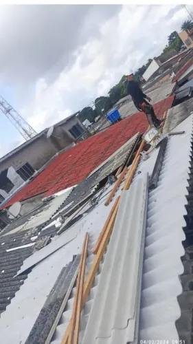 O especialista em telhados coberturas grandes pequenas e um mix de serviços