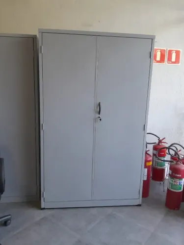 Armário de Aço Portas de Abrir
