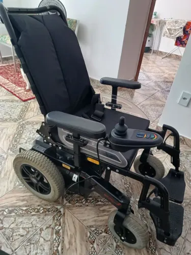 Cadeira motorizada Ottobock b400 pouco usada