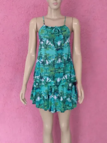 Saida de praia em malha com estampa verde floral com cinto de amarrar imbutido 