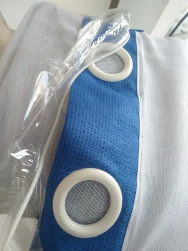 Cortina de tecido nova na embalagem