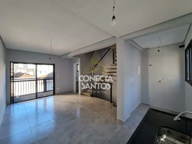 Vende-se Sobrado Tríplex com 2 suítes em Santos