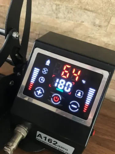 Prensa sublimação para canecas Mecolour A162 Preta 220V