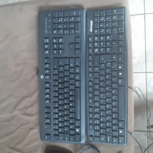 Teclado vários modelos RS 30,00 cada, usado funcionando não entrego está na vila Planalto