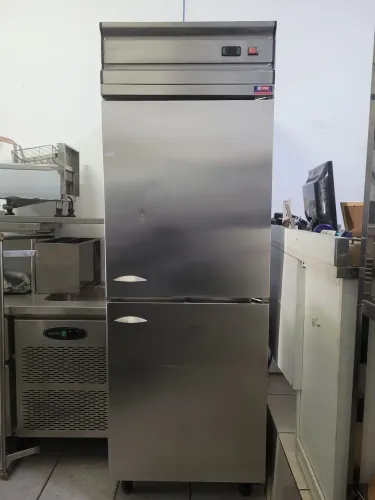 FREEZER VERTICAL INOX PARA COMÉRCIO 