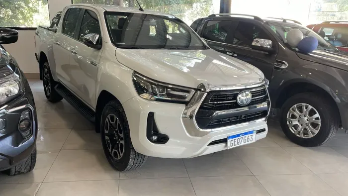 HILUX SRX 4x4 2023 - TOP DE LINHA, BRANCO PÉROLA ?