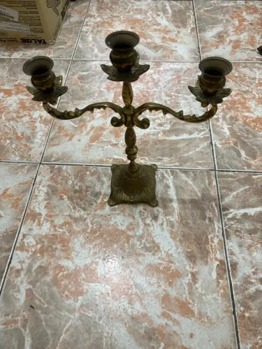 Antigo castiçal de 3 velas de bronze maciço