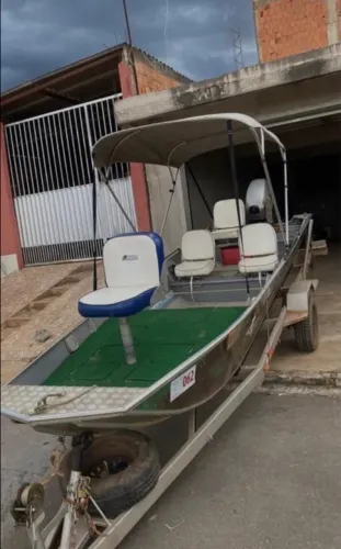 Barco de Alumínio 6 metros. Motor de 40hp.