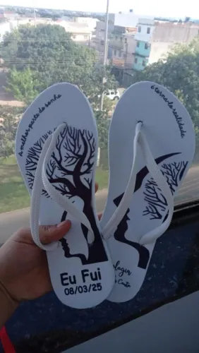 Chinelos personalizados com design exclusivo