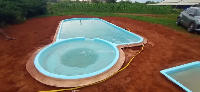 Piscina de fibra com 8 mts aquecida 
