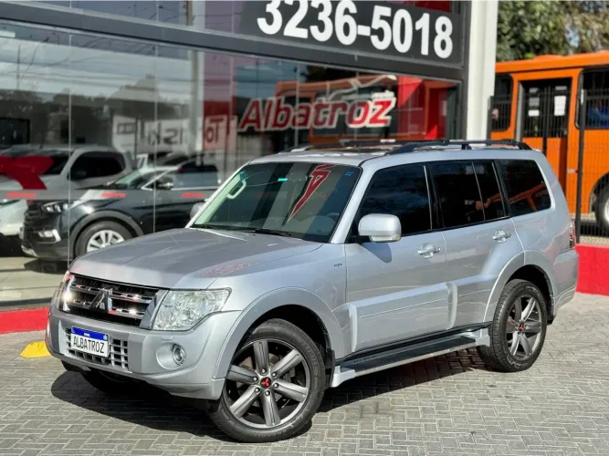 Mitsubishi Pajero HPE Full 3.2 4X4 T.i.dies. 5P AUT 2013