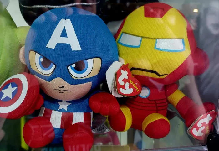 Vendo bonecos de pelúcia Capitão América e Homem de Ferro - TY beanies
