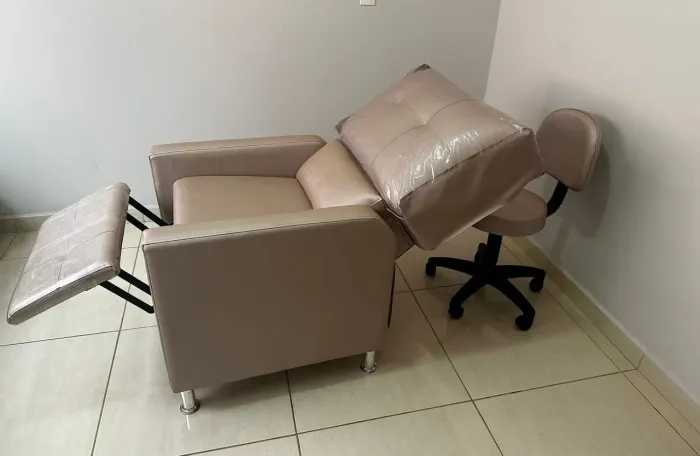 Poltrona reclinável para extensão de cílios